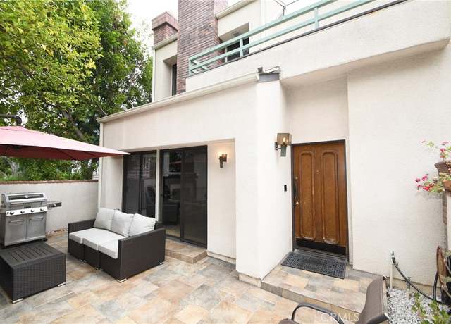 Property at 18731 Hatteras St #31, Tarzana, CA 91356, 3 beds, 2.5 baths