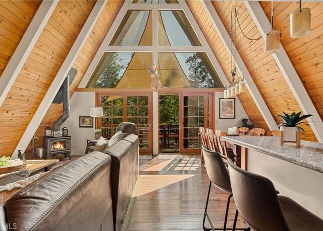 Property at 215 Chippewa Ln, Lake Arrowhead, CA 92352, 5 beds, 4 baths