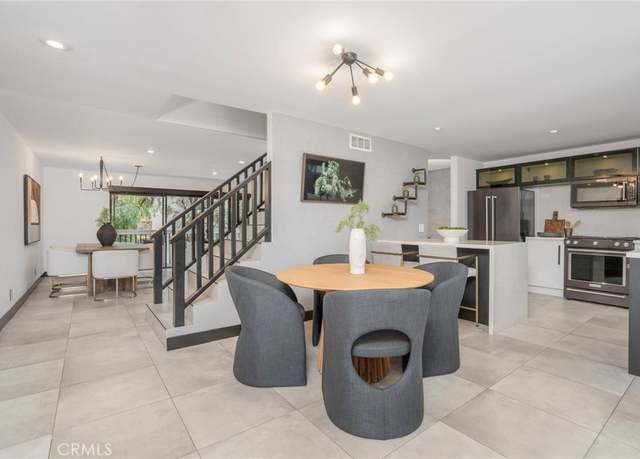Property at 1209 Las Arenas Way #5, Costa Mesa, CA 92627, 2 beds, 2.5 baths
