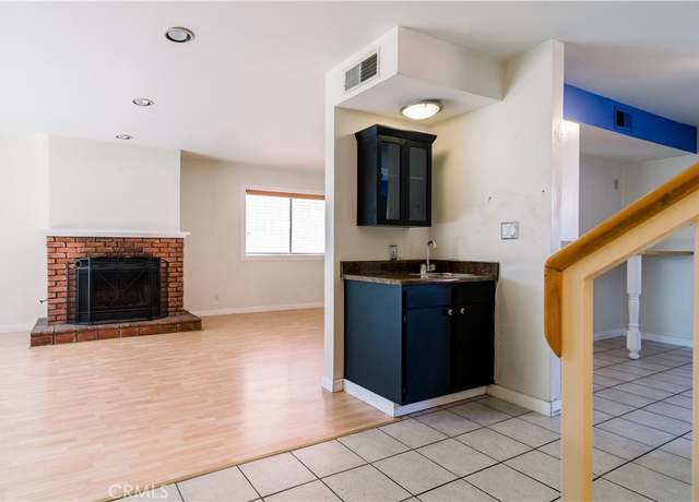 Property at 6525 Cleon Ave #10, North Hollywood, CA 91606, 3 beds, 2.5 baths