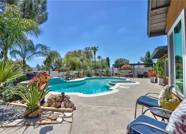 Property at 27071 Crews Hill Dr, Menifee, CA 92586, 2 beds, 2 baths