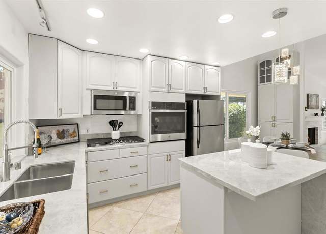 Property at 204 Cerco Rosado, San Marcos, CA 92069, 2 beds, 2 baths
