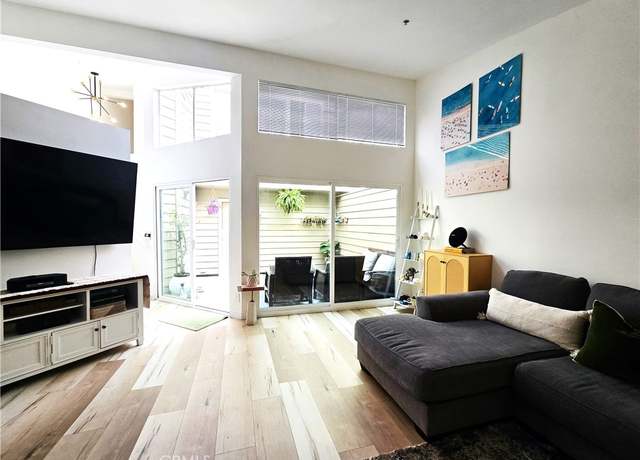 Property at 11377 Osborne #5, Sylmar, CA 91342, 2 beds, 2.5 baths