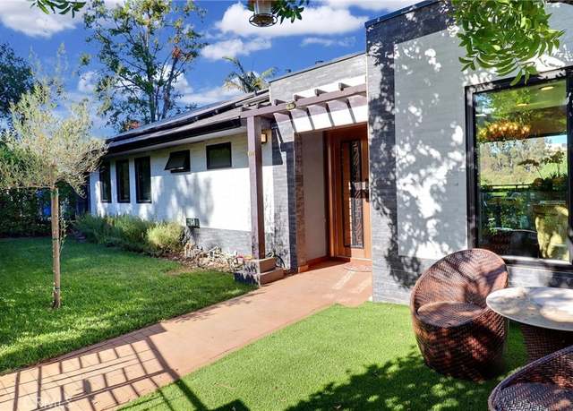 Property at 182 Denslow Ave, Los Angeles, CA 90049, 5 beds, 5.5 baths