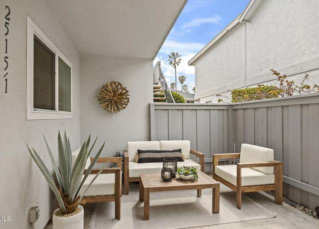 Property at 2515 Harbor Blvd #1, Ventura, CA 93001, 2 beds, 1.5 baths