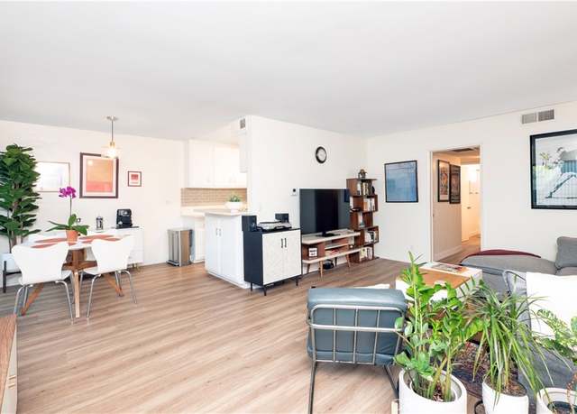 Property at 6160 Whitsett Ave #4, North Hollywood, CA 91606, 2 beds, 2 baths