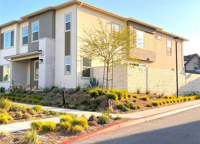 Property at 27620 Symphony Pl, Valencia, CA 91381, 3 beds, 3 baths