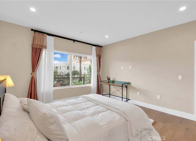 Property at 2939 Leeward Ave #215, Los Angeles, CA 90005, 2 beds, 2 baths