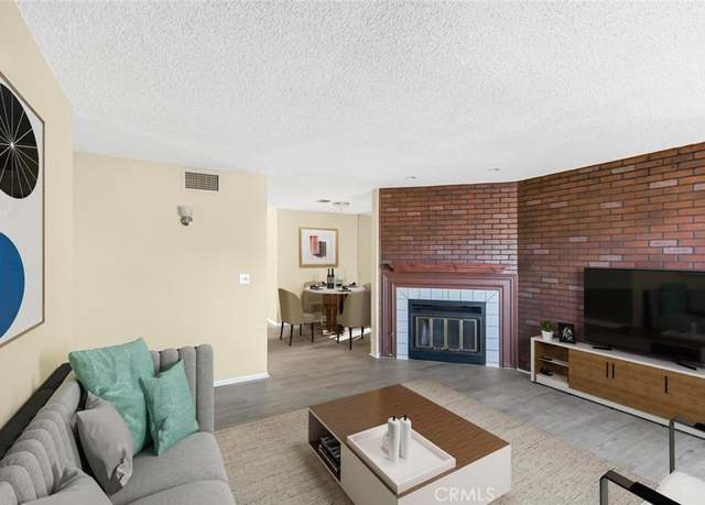 Property at 429 W Avenue J5 #4, Lancaster, CA 93534, 2 beds, 2.5 baths