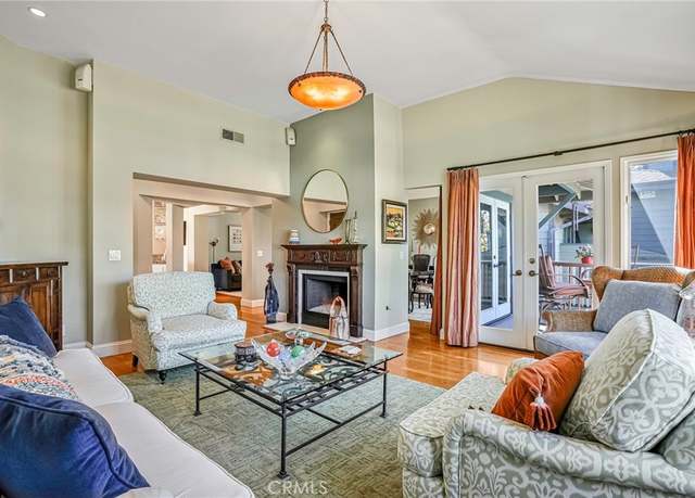 Property at 16 Coronado Ave #10, Long Beach, CA 90803, 3 beds, 3.5 baths