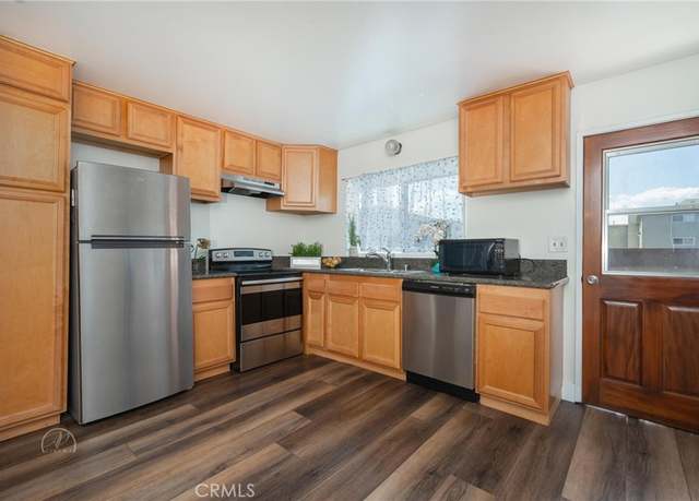 Property at 7300 Lennox Ave Unit B7, Van Nuys, CA 91405, 2 beds, 2 baths