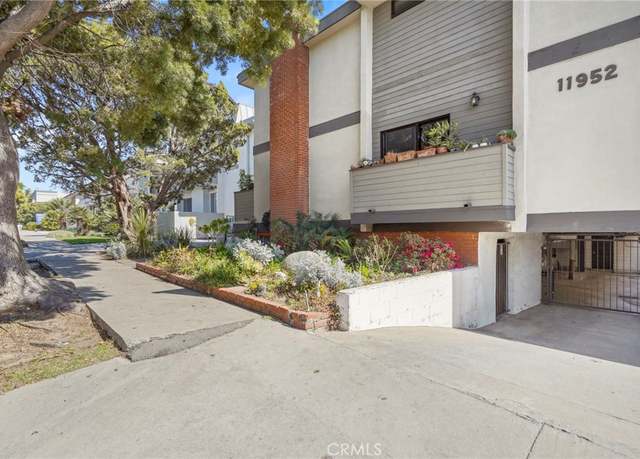 Property at 11952 Darlington Ave #6, Los Angeles, CA 90049, 3 beds, 2.5 baths