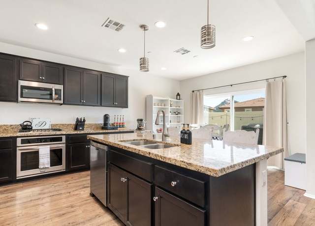Property at 341 Campolina Ct, Fallbrook, CA 92028, 3 beds, 2.5 baths