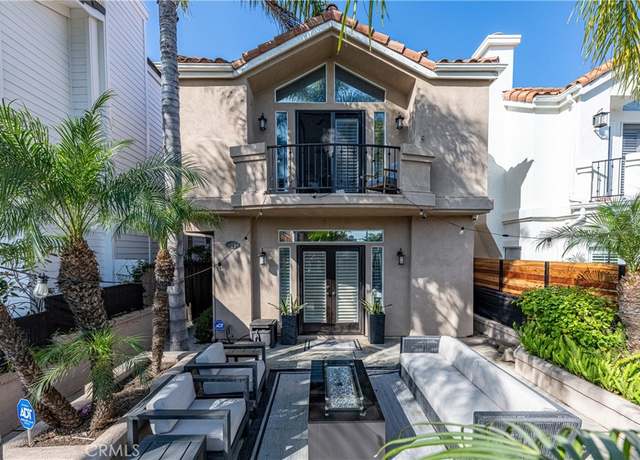 Property at 905 California St, Huntington Beach, CA 92648, 3 beds, 2.5 baths