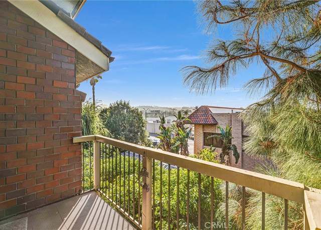 Property at 18324 Clark St #315, Tarzana, CA 91356, 2 beds, 2 baths
