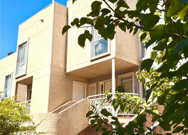 Property at 116 W Maple St #18, Glendale, CA 91204, 2 beds, 2.5 baths