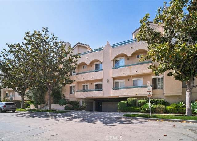 Property at 10659 Bloomfield St, Toluca Lake, CA 91602, 2 beds, 3 baths