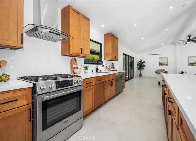 Property at 2890 N Farrell Dr, Palm Springs, CA 92262, 3 beds, 2 baths