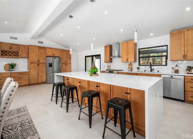 Property at 2890 N Farrell Dr, Palm Springs, CA 92262, 3 beds, 2 baths