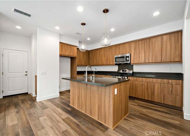 Property at 45594 Calle Luna, Temecula, CA 92592, 3 beds, 2.5 baths