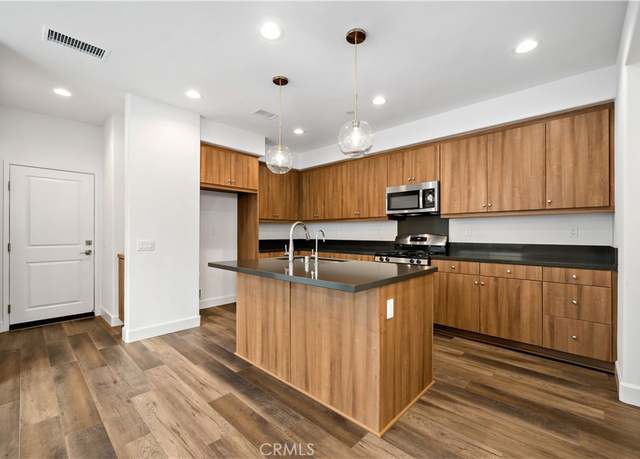 Property at 45594 Calle Luna, Temecula, CA 92592, 3 beds, 2.5 baths