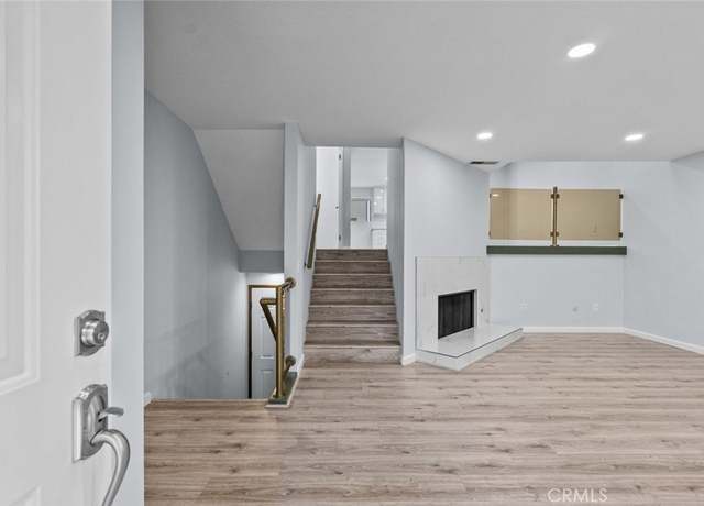 Property at 7130 Glade Ave Unit D, Canoga Park, CA 91303, 2 beds, 2.5 baths
