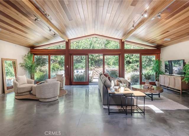 Property at 2 Chuckwagon Rd, Rolling Hills, CA 90274, 3 beds, 2.5 baths