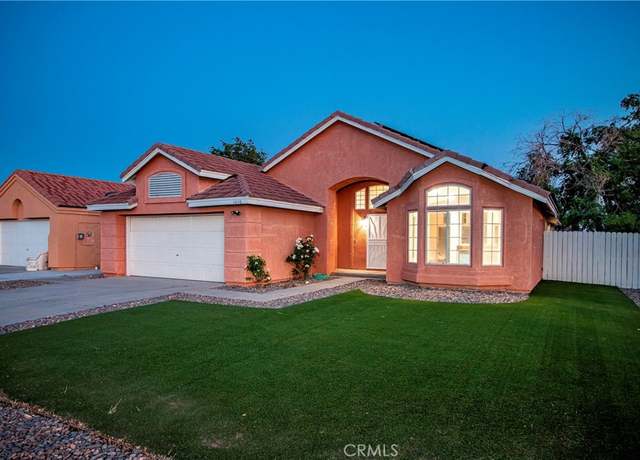 Property at 1016 Royal Palm Dr, Rosamond, CA 93560, 3 beds, 2 baths