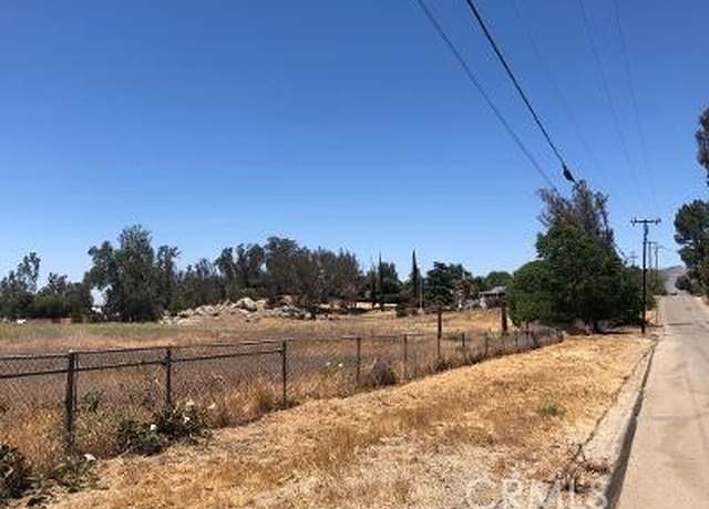 Property at 27475 Cornell St, Hemet, CA 92544