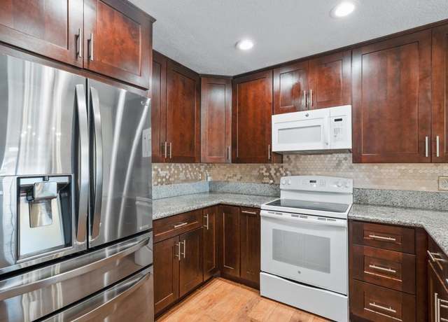 Property at 992 Lupine Hills Dr #98, Vista, CA 92081, 2 beds, 2 baths