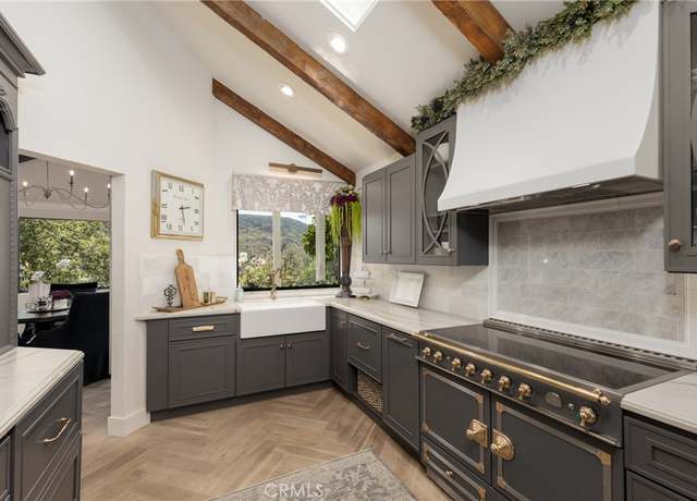 Property at 29122 Laurel Valley Dr, Vista, CA 92084, 2 beds, 2 baths