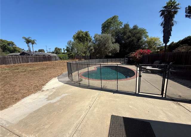 Property at 958 Berkshire Ct, Escondido, CA 92025, 4 beds, 2 baths