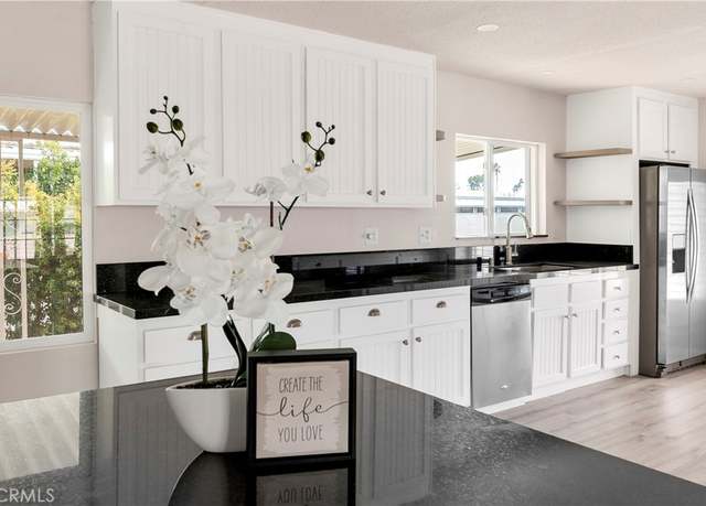 Property at 5001 W Florida Ave #22, Hemet, CA 92545, 3 beds, 2 baths