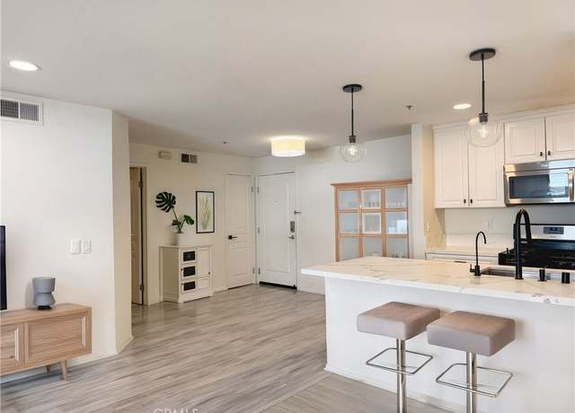 Property at 7320 Hawthorn Ave #112, Los Angeles, CA 90046, 1 bed, 1 bath