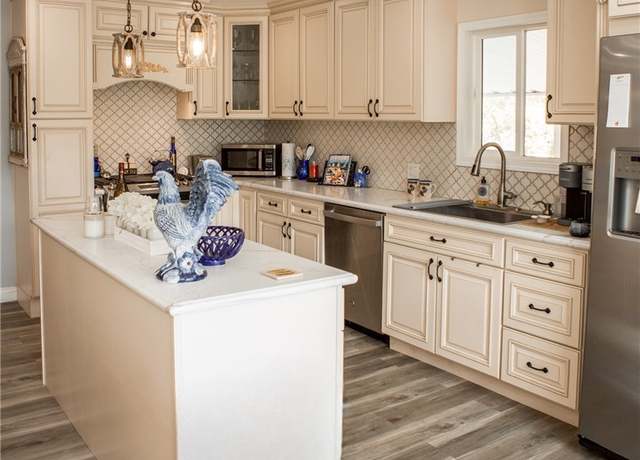 Property at 23777 Mulholland Hwy Spc 73, Calabasas, CA 91302, 3 beds, 2 baths