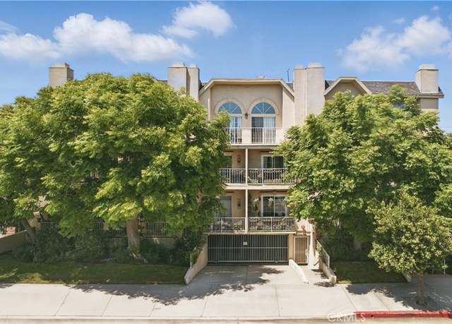 Property at 11445 Moorpark St #12, Studio City, CA 91602, 2 beds, 2.5 baths