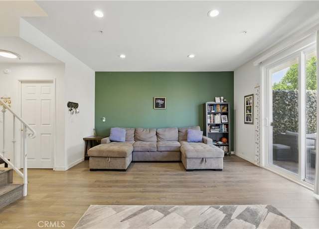 Property at 11445 Moorpark St #12, Studio City, CA 91602, 2 beds, 2.5 baths