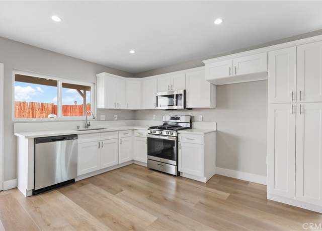 Property at 44014 Raysack Ave, Lancaster, CA 93535, 4 beds, 2 baths