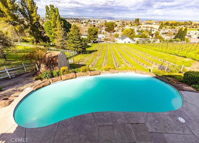 Property at 940 Walnut Dr, Paso Robles, CA 93446, 3 beds, 2.5 baths