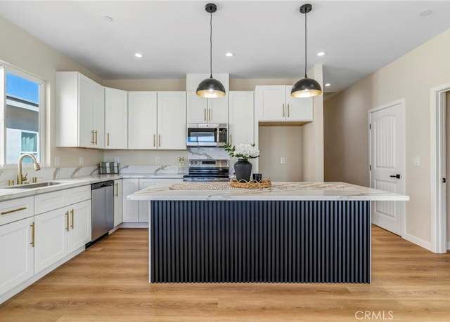 Property at 26987 Lakeview Dr, Helendale, CA 92342, 4 beds, 3 baths