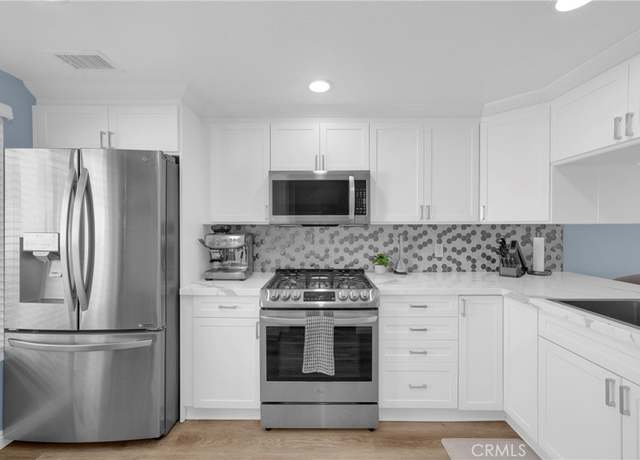 Property at 290 Victoria St #31, Costa Mesa, CA 92627, 2 beds, 2.5 baths