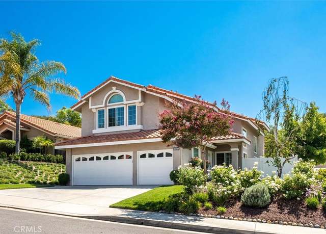 Property at 28720 Park Woodland Pl, Saugus, CA 91390, 5 beds, 3 baths