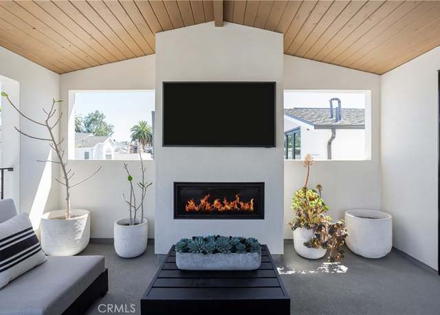 Property at 714-1/2 Iris Ave, Newport Beach, CA 92625, 2 beds, 2 baths