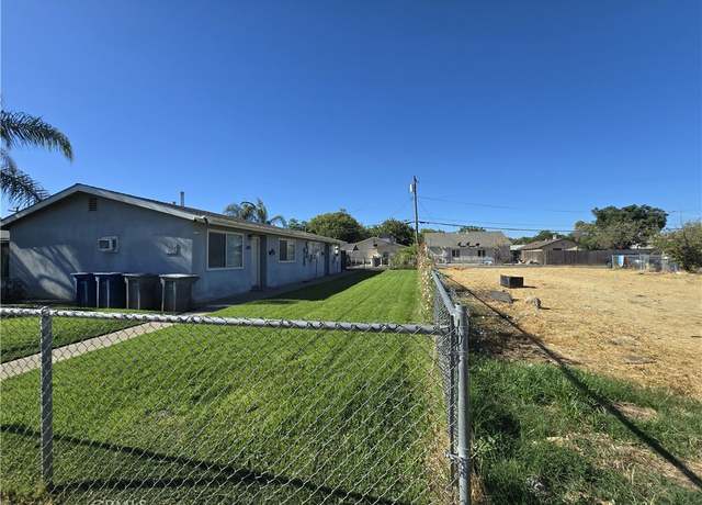 Property at 264 E 10th St, Merced, CA 95341, 4 beds, 2 baths