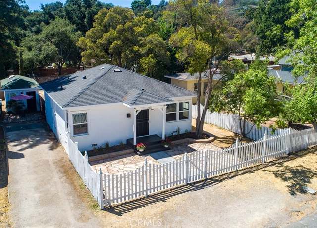 Property at 220 16th St, Paso Robles, CA 93446, 3 beds, 2 baths