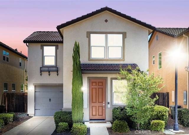 Property at 1587 N Strada Way, Clovis, CA 93619, 3 beds, 2.5 baths