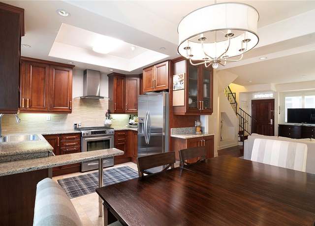 Property at 11323 Huston St #4, North Hollywood, CA 91601, 3 beds, 2.5 baths