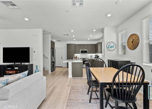 Property at 3001 Honolulu Ln, Simi Valley, CA 93065, 4 beds, 3.5 baths