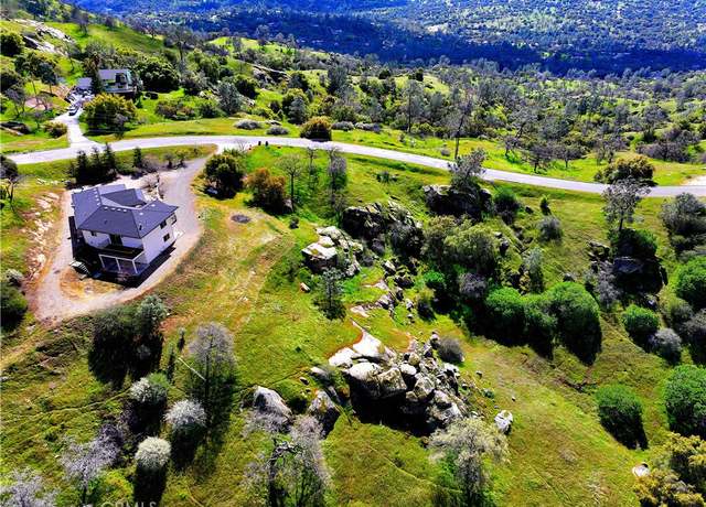 Property at 41015 Lilley Mountain Dr, Coarsegold, CA 93614, 3 beds, 2.5 baths