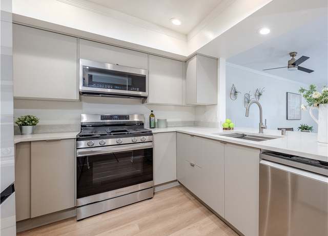 Property at 1988 Junipero Ave #2, Signal Hill, CA 90755, 3 beds, 3 baths
